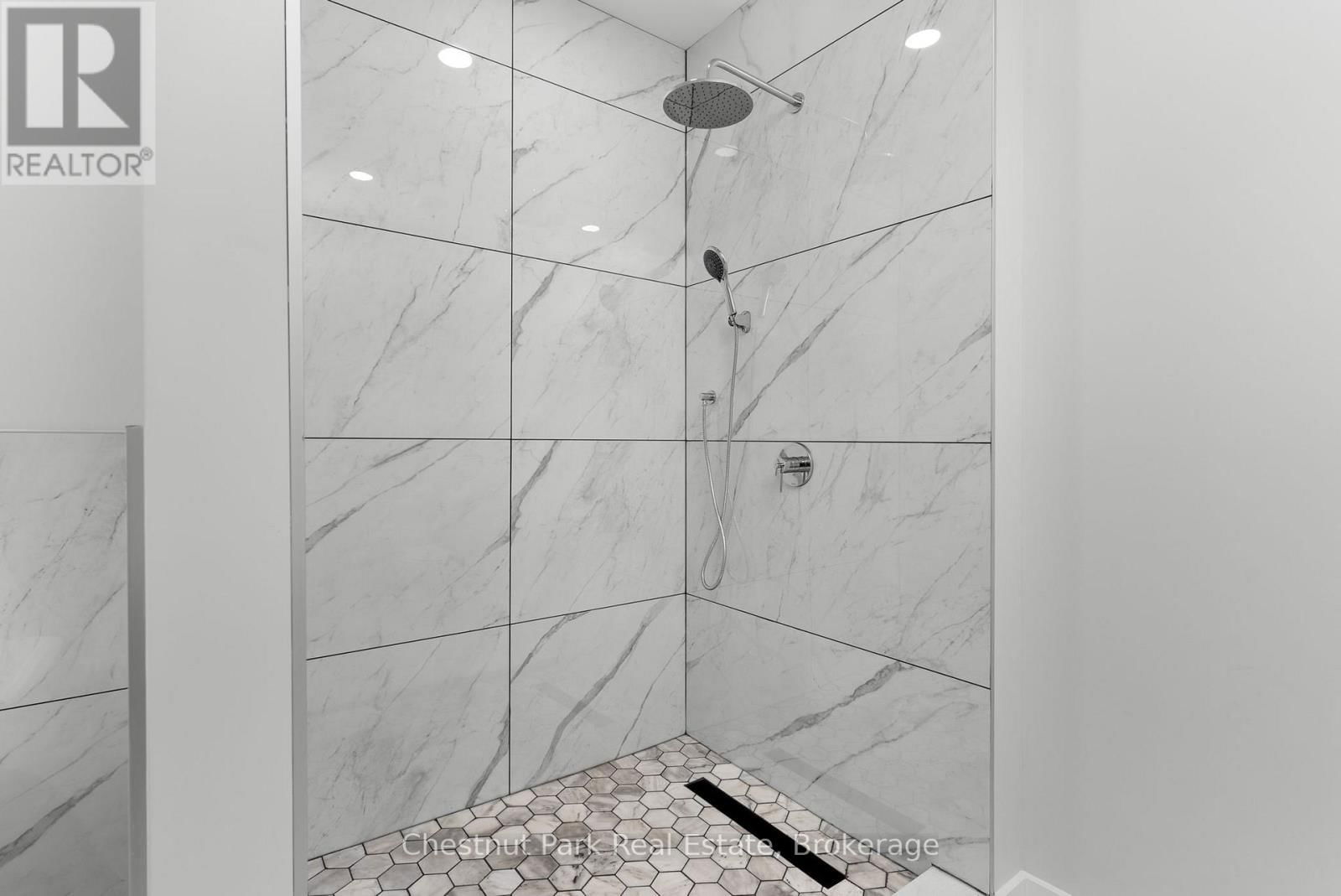 24 ASPEN LANE Image 11