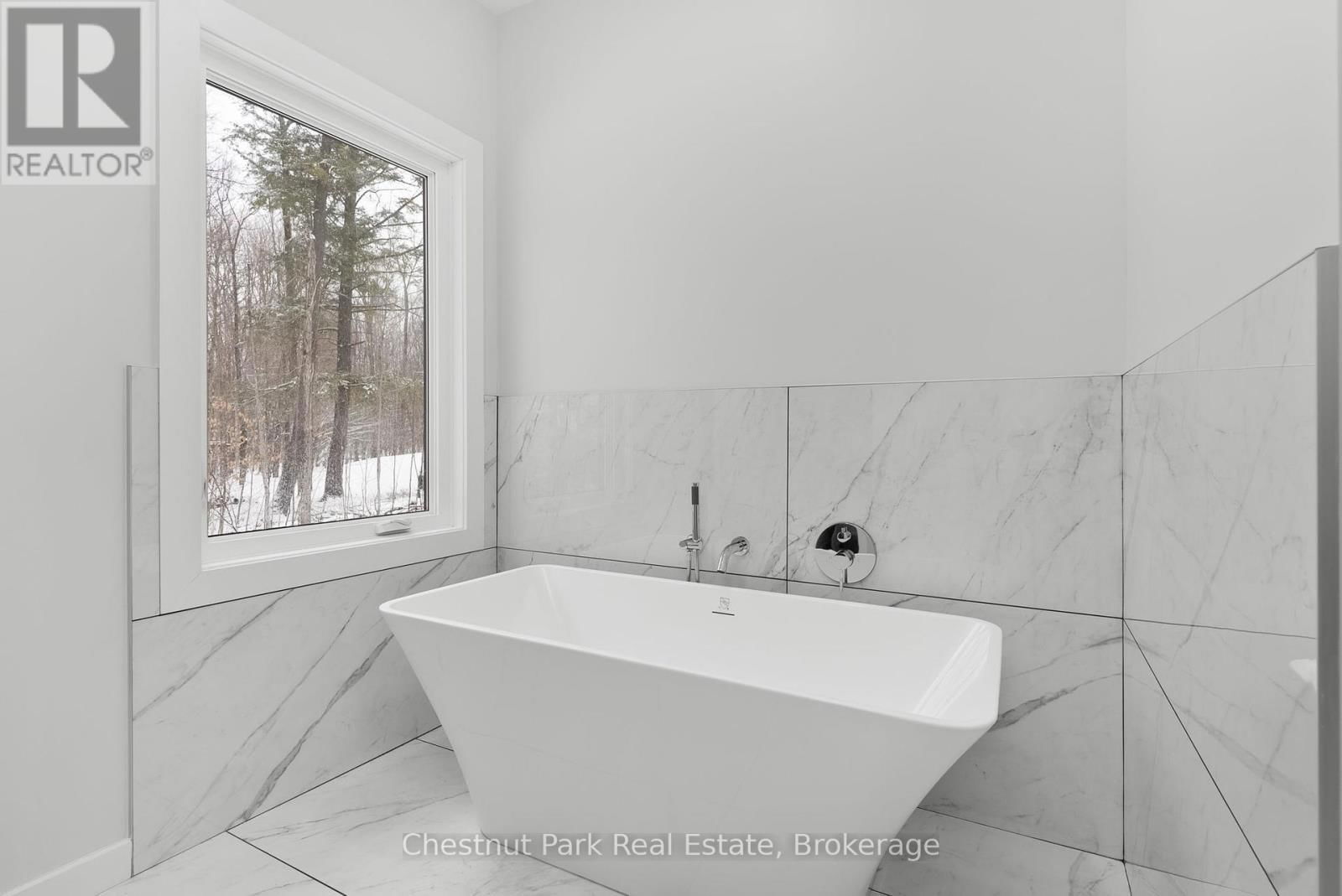 24 ASPEN LANE Image 12