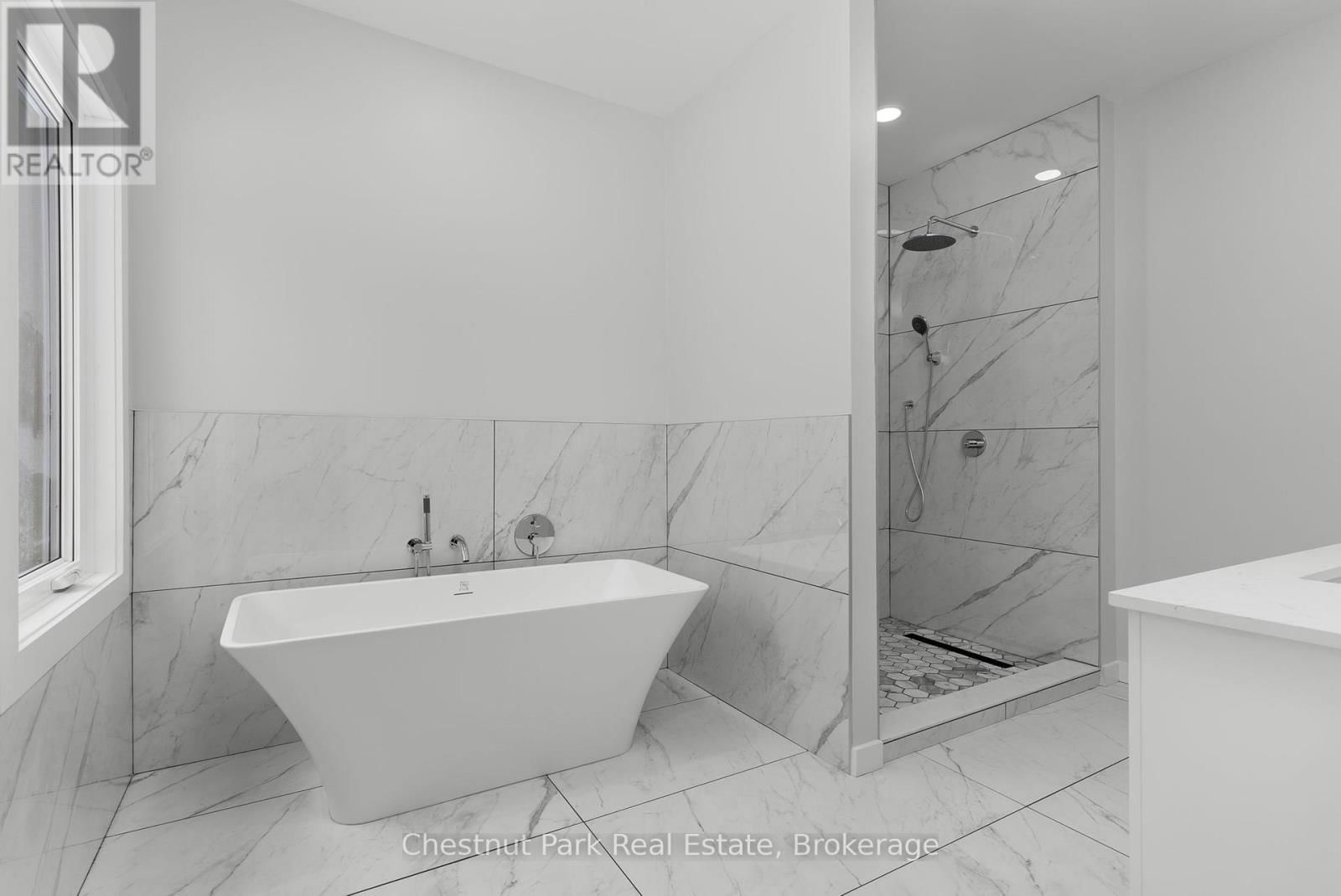 24 ASPEN LANE Image 13