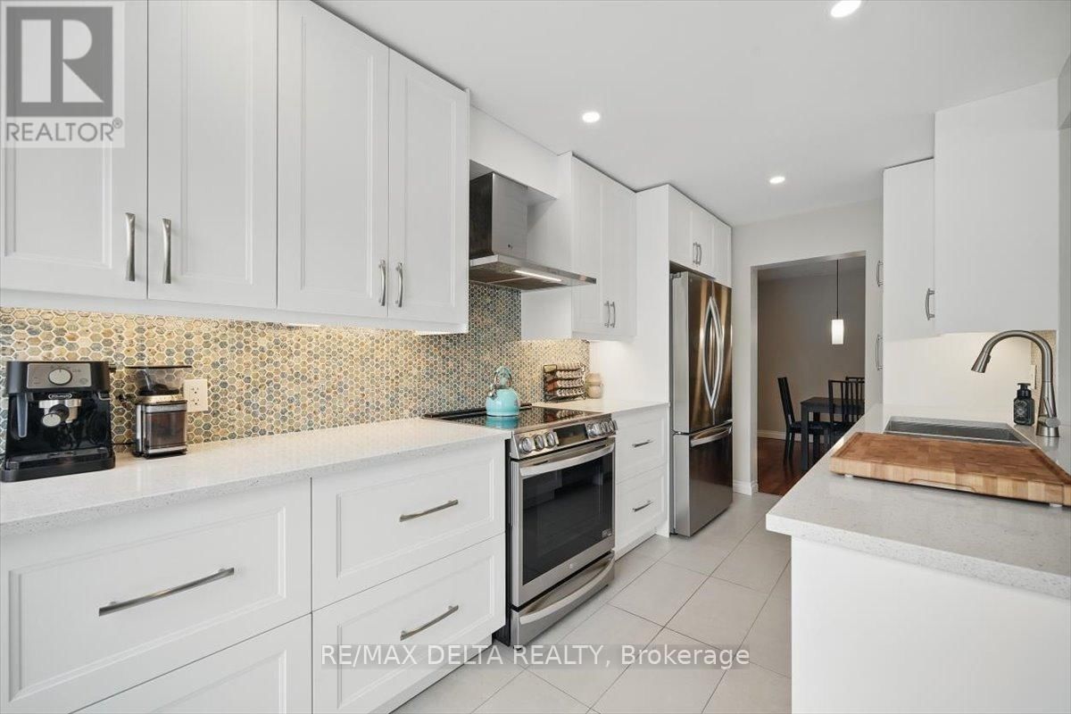 6065 PINEGLADE CRESCENT Image 3