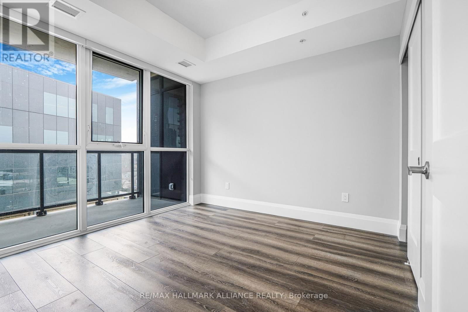 604 - 108 GARMENT STREET Image 13
