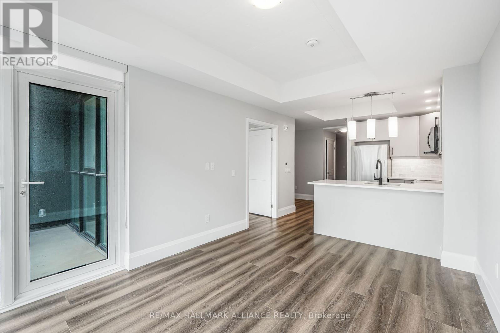 604 - 108 GARMENT STREET Image 3