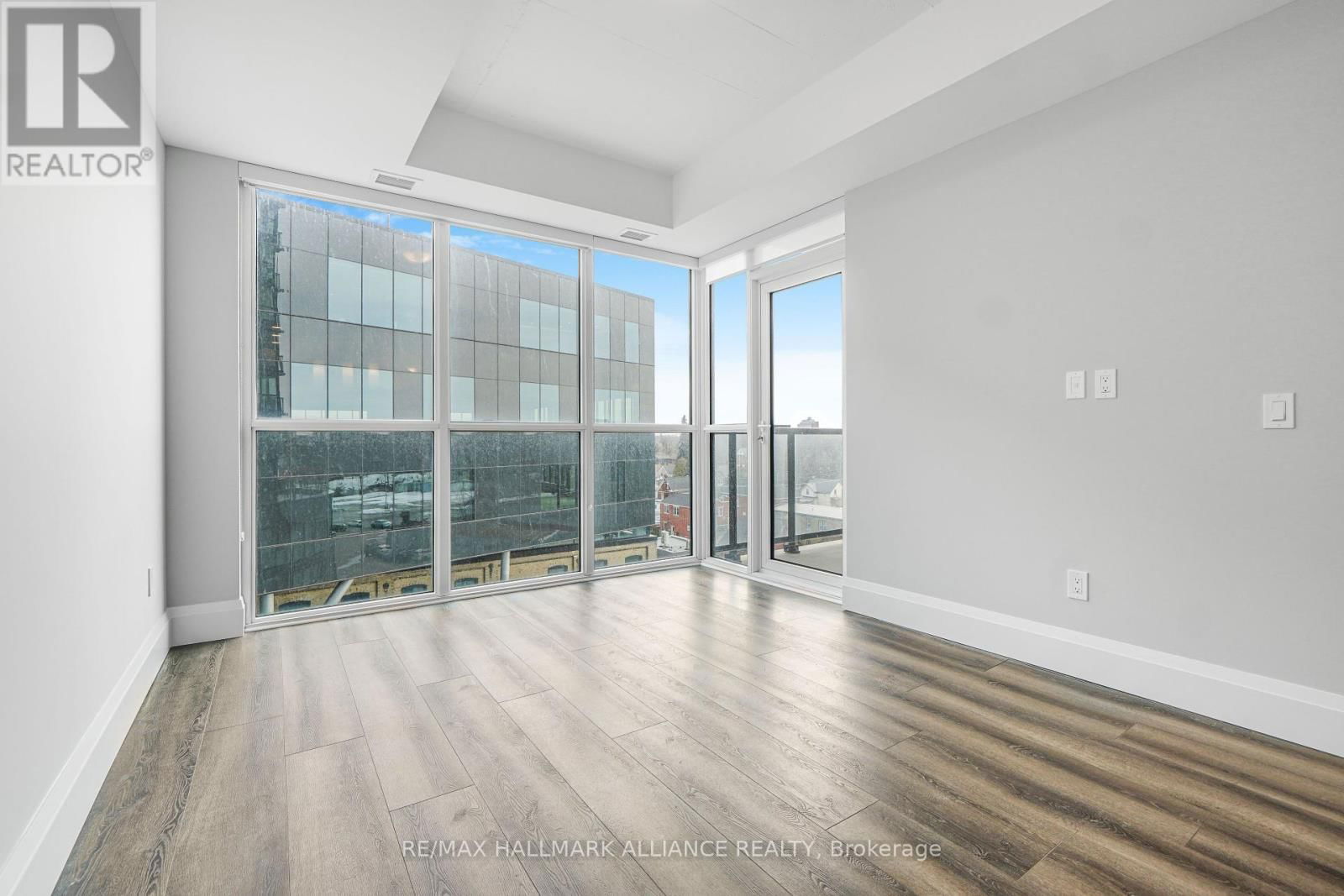 604 - 108 GARMENT STREET Image 4