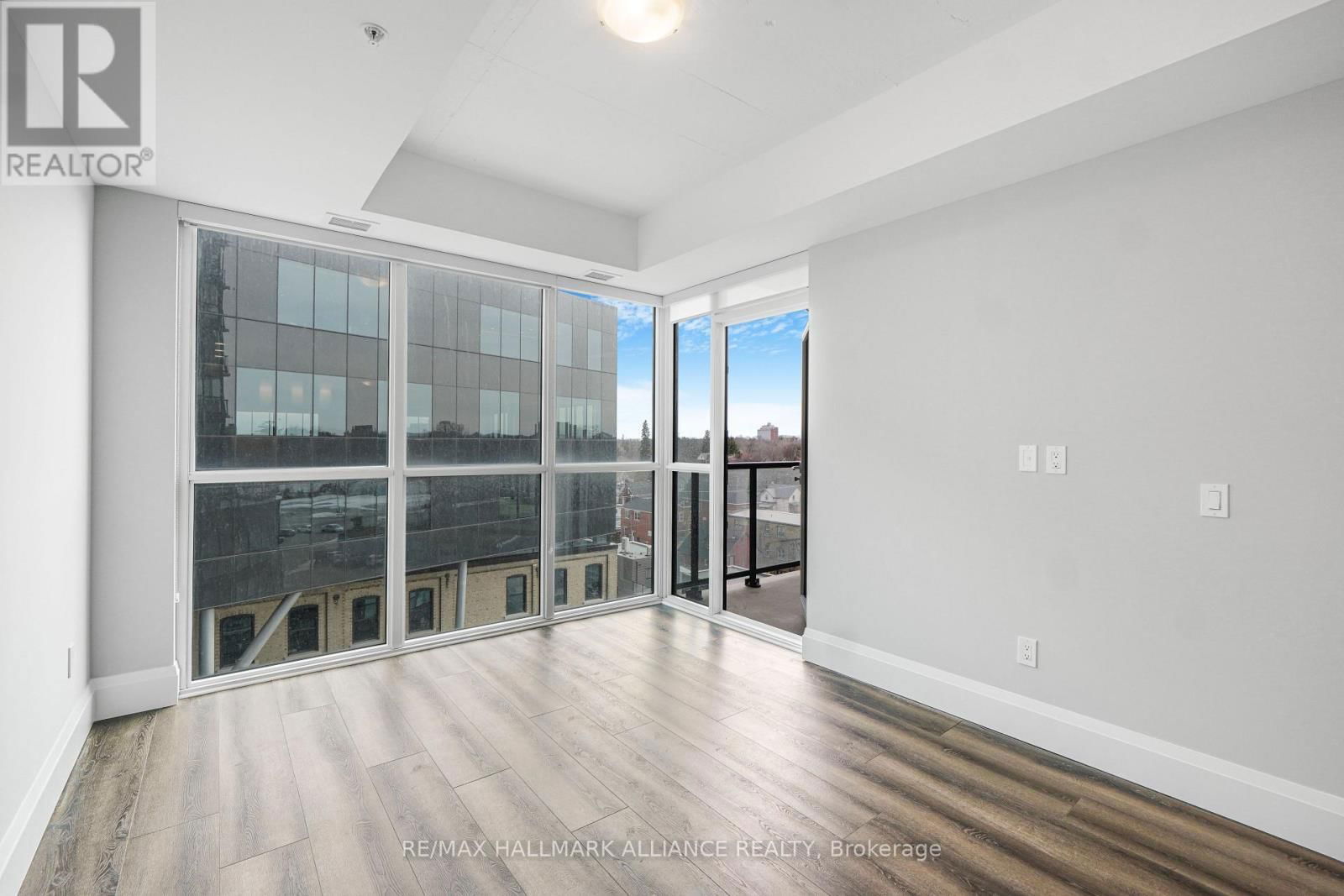 604 - 108 GARMENT STREET Image 5