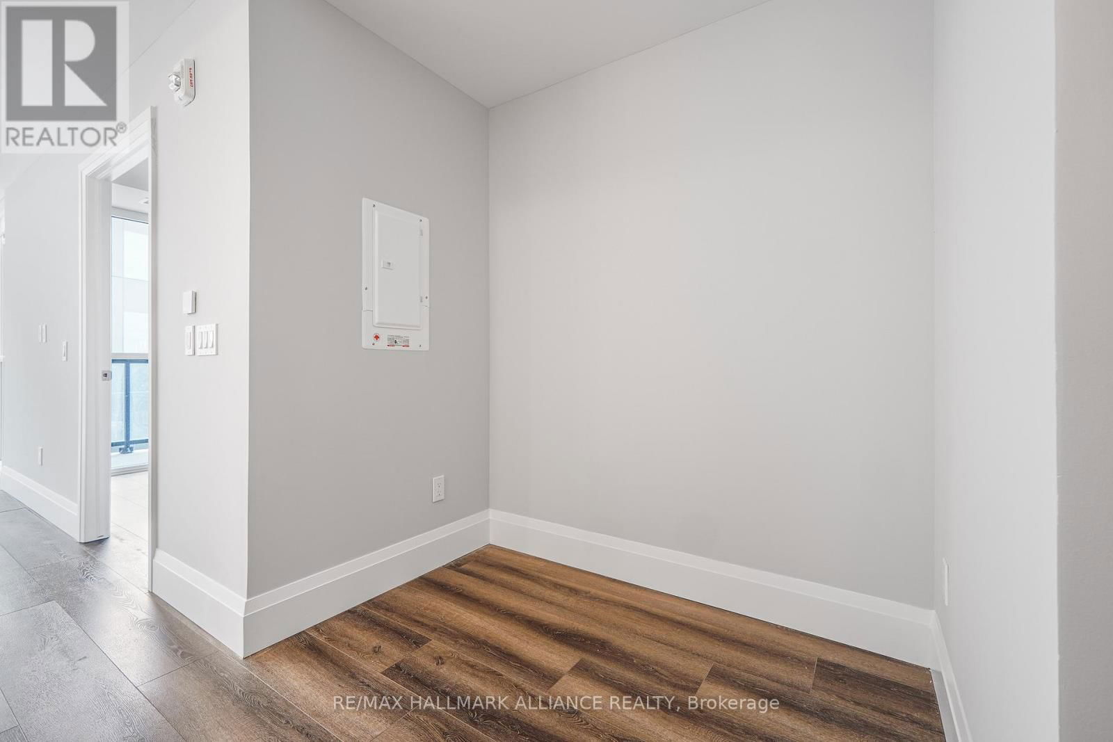 604 - 108 GARMENT STREET Image 7