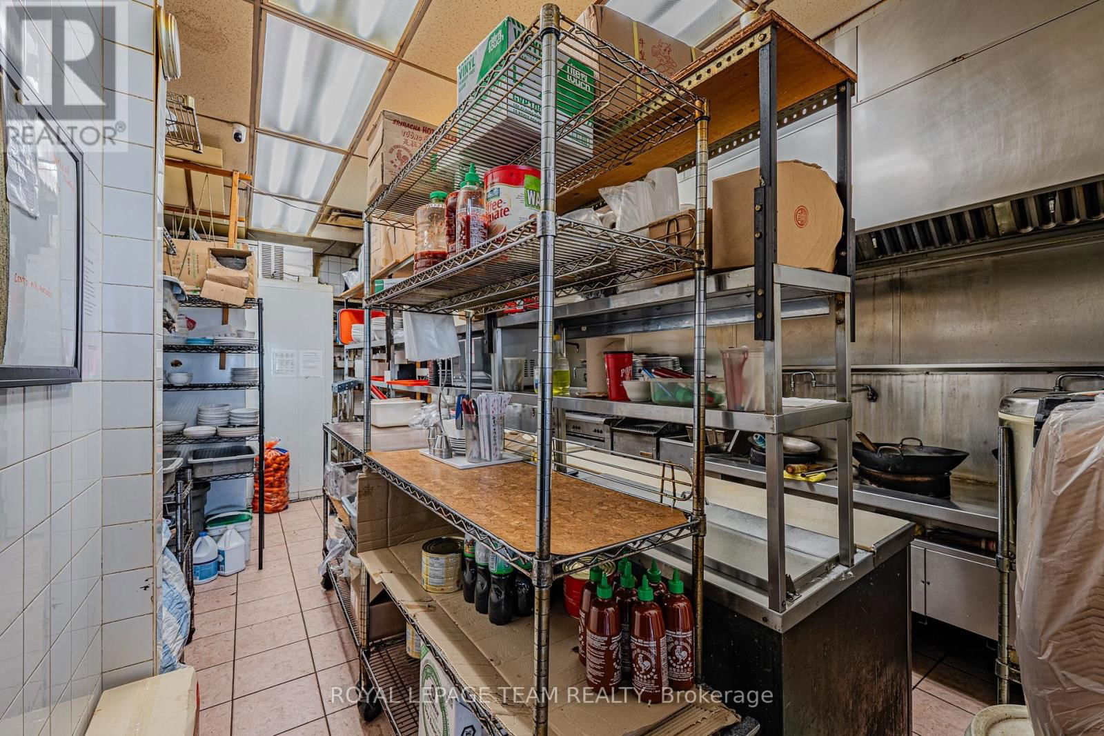 3 - 1691 MERIVALE ROAD Image 16