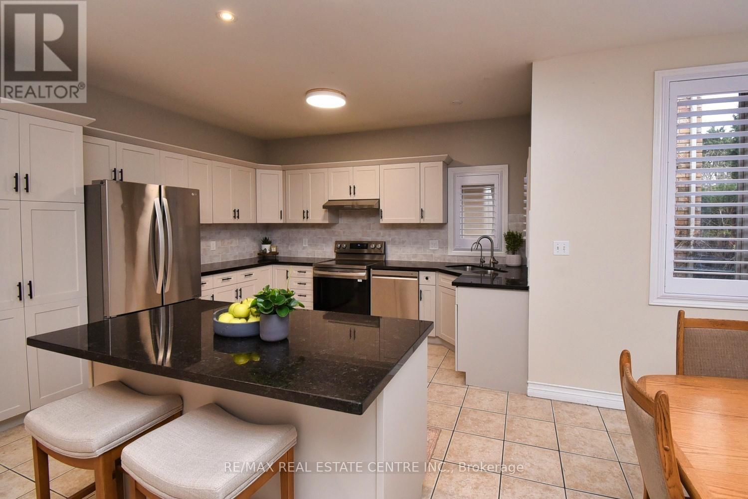 47 SURREY DRIVE Image 11