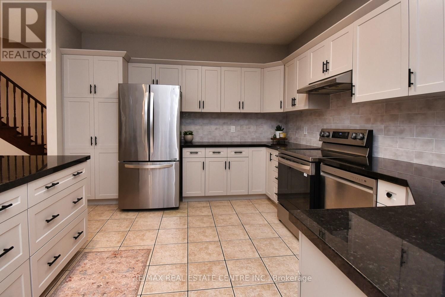 47 SURREY DRIVE Image 12