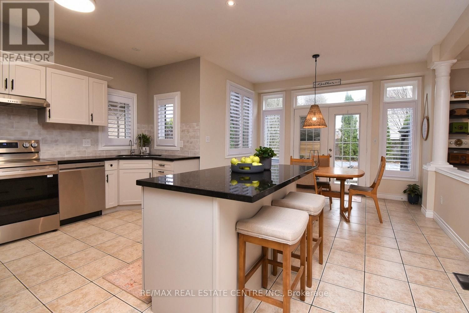 47 SURREY DRIVE Image 16