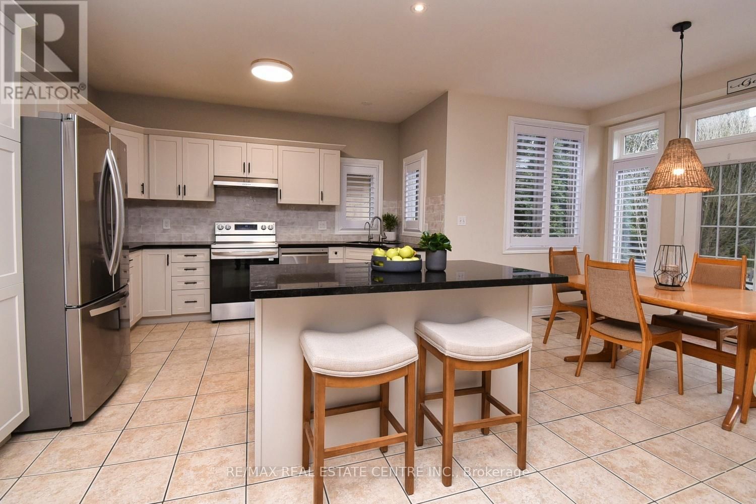 47 SURREY DRIVE Image 17