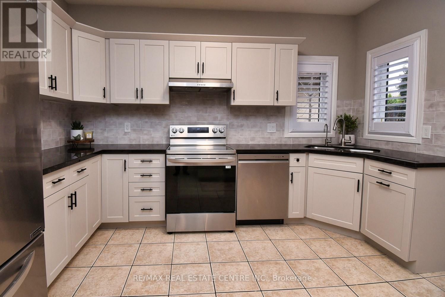 47 SURREY DRIVE Image 18