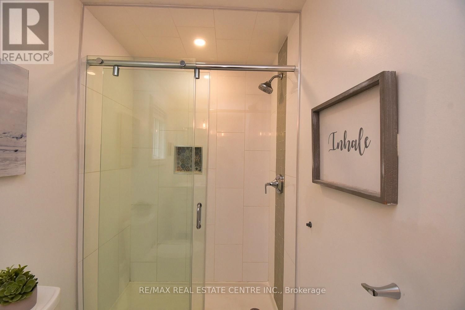 47 SURREY DRIVE Image 30
