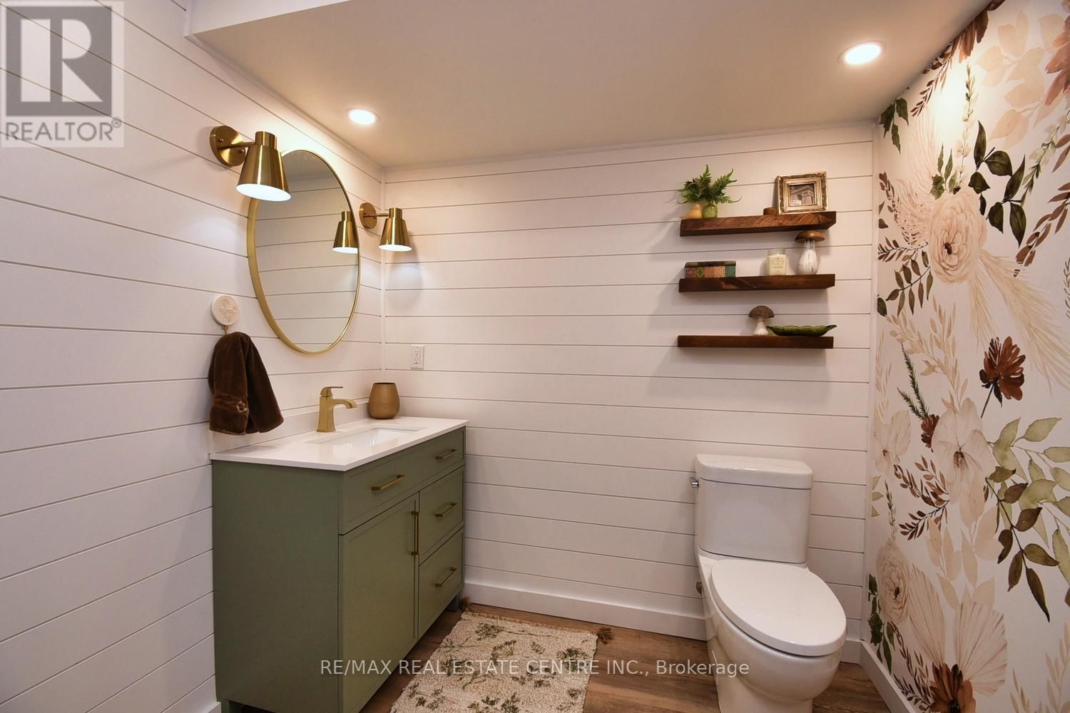 47 SURREY DRIVE Image 32