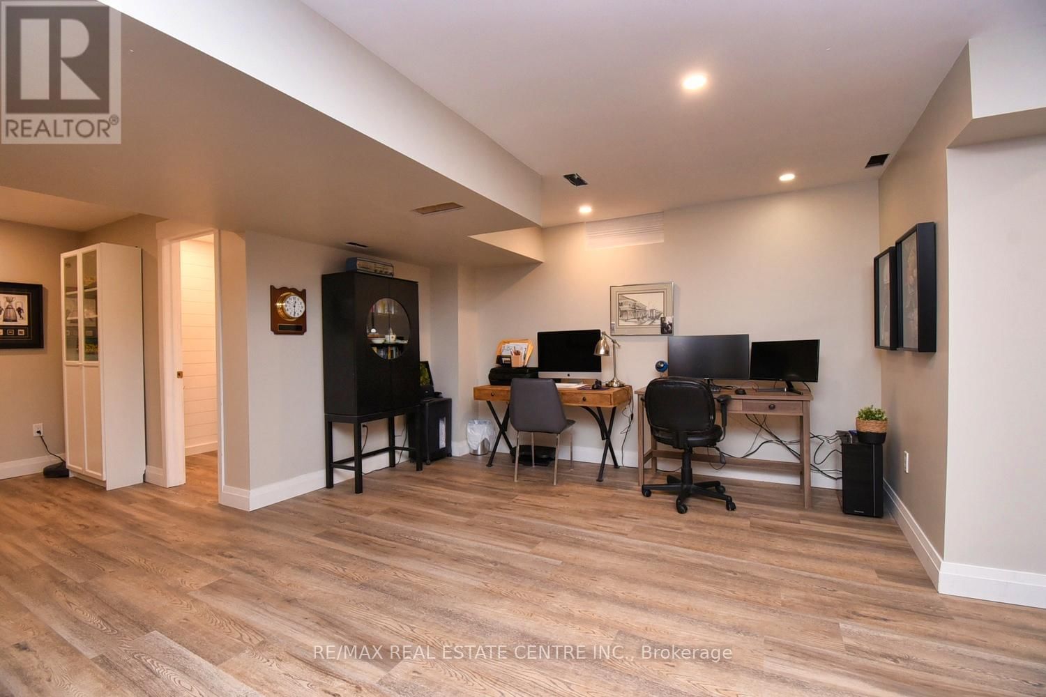 47 SURREY DRIVE Image 33