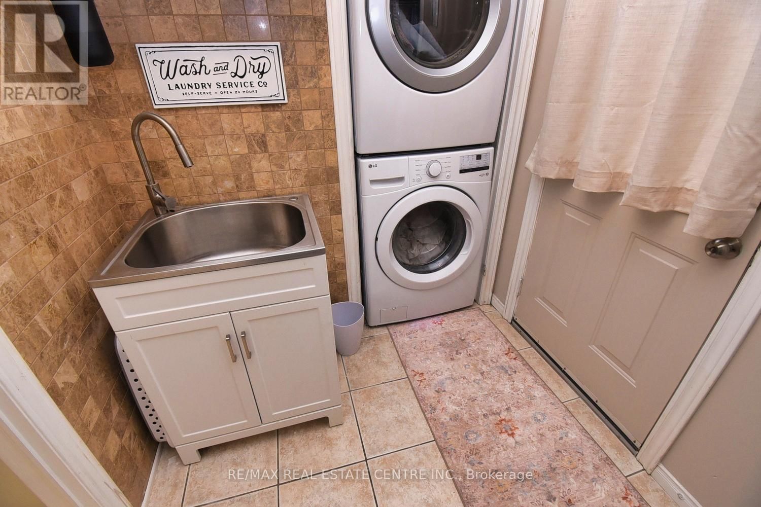 47 SURREY DRIVE Image 36