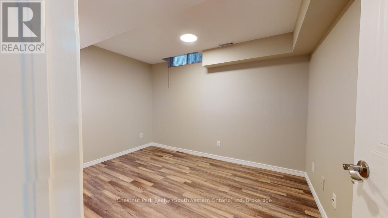 Lower - 22 MOSS PLACE Image 11