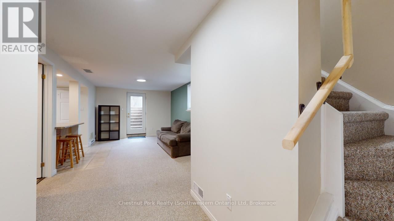 Lower - 22 MOSS PLACE Image 12