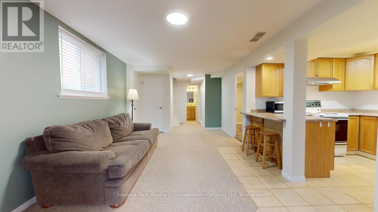 Lower - 22 MOSS PLACE Image 2