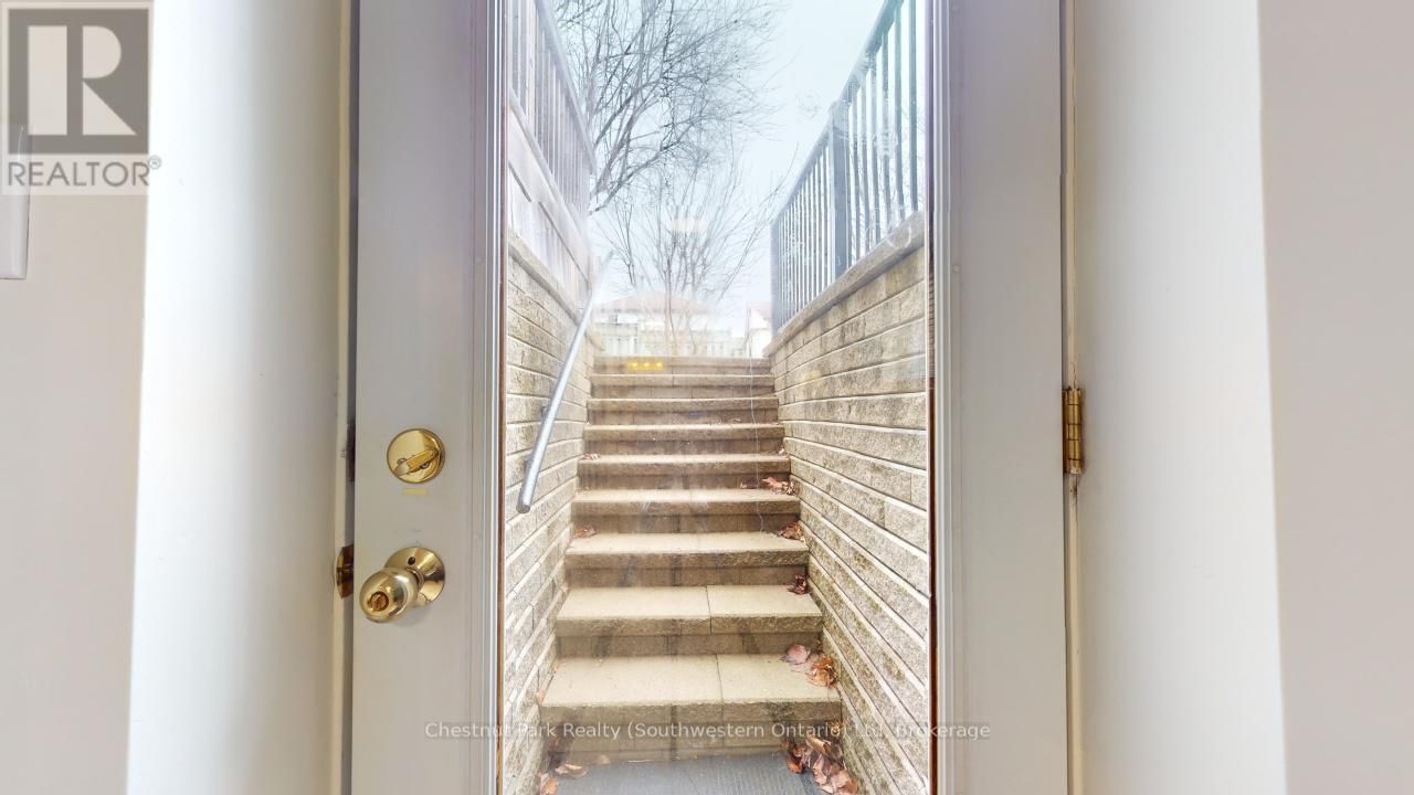 Lower - 22 MOSS PLACE Image 3