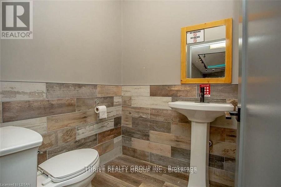187 DUNDAS STREET Image 11