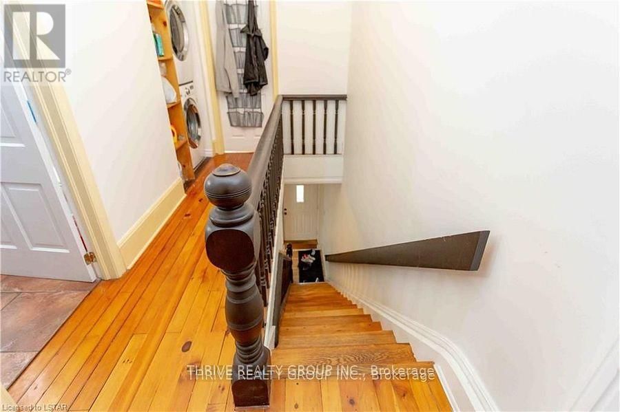 187 DUNDAS STREET Image 15