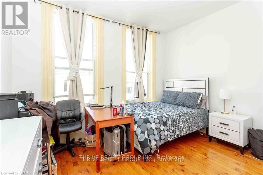 187 DUNDAS STREET Image 16