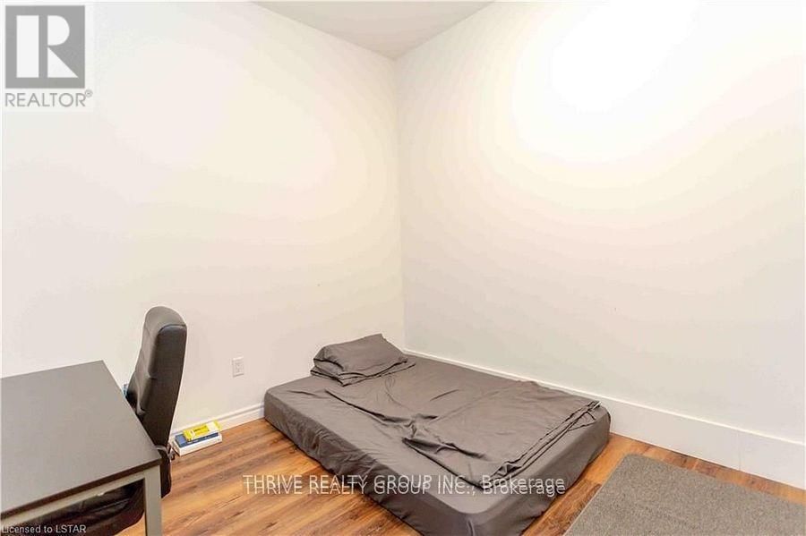 187 DUNDAS STREET Image 19
