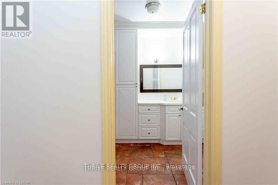 187 DUNDAS STREET Image 20