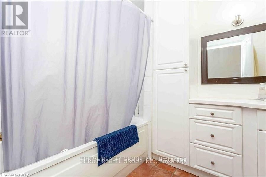 187 DUNDAS STREET Image 22