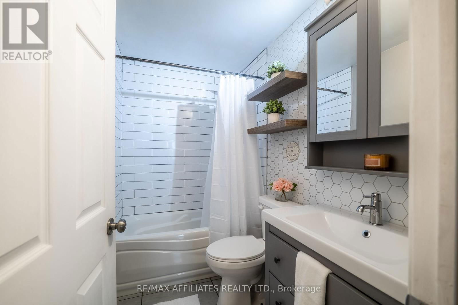 885 TOWNLINE ROAD Image 39