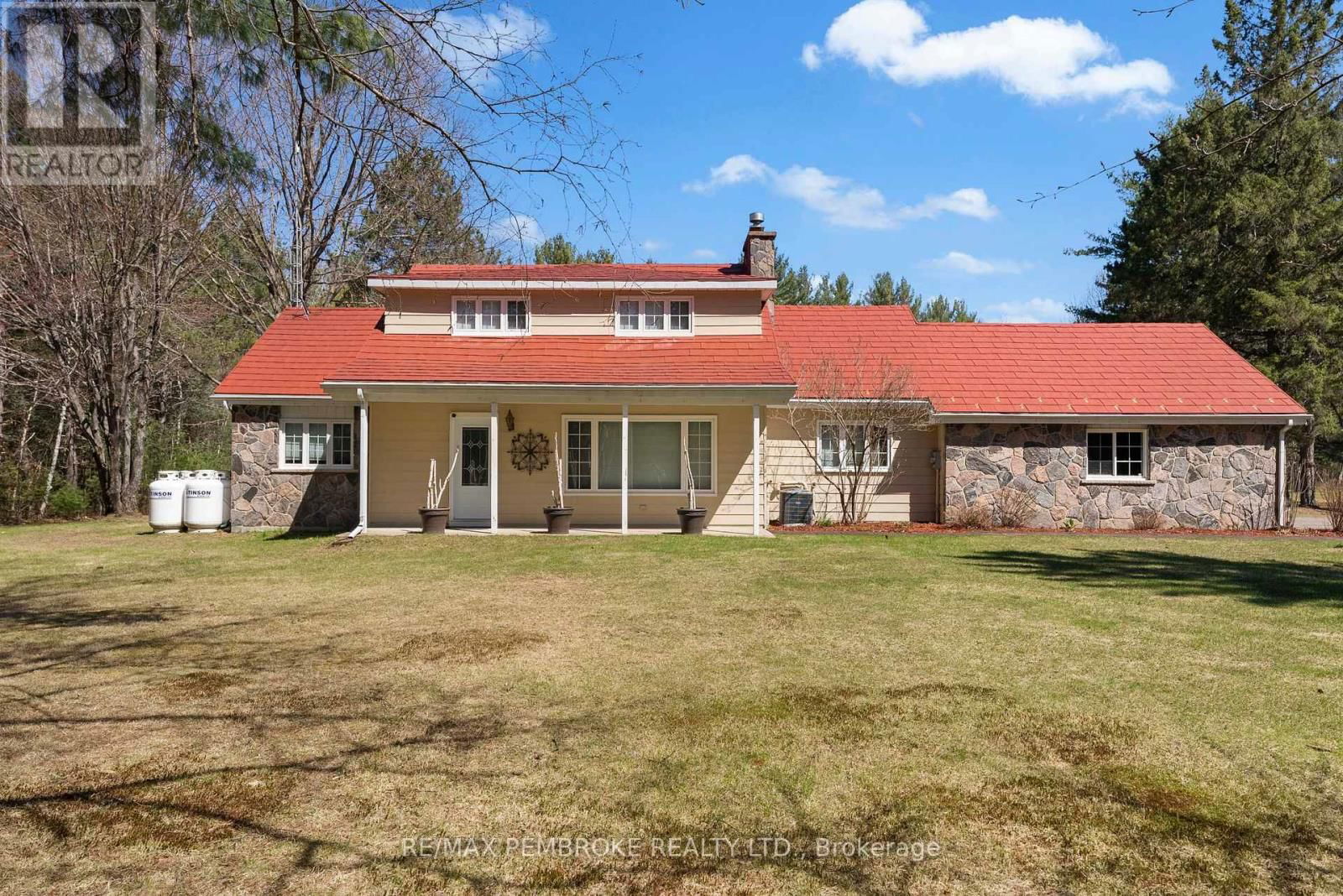686 AIRPORT ROAD Image 1