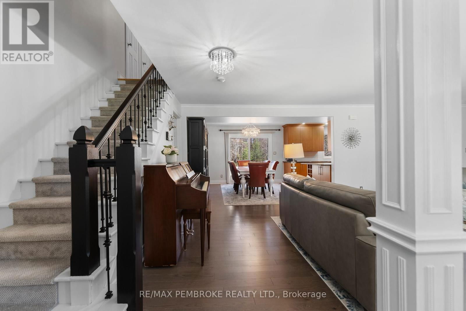 686 AIRPORT ROAD Image 17