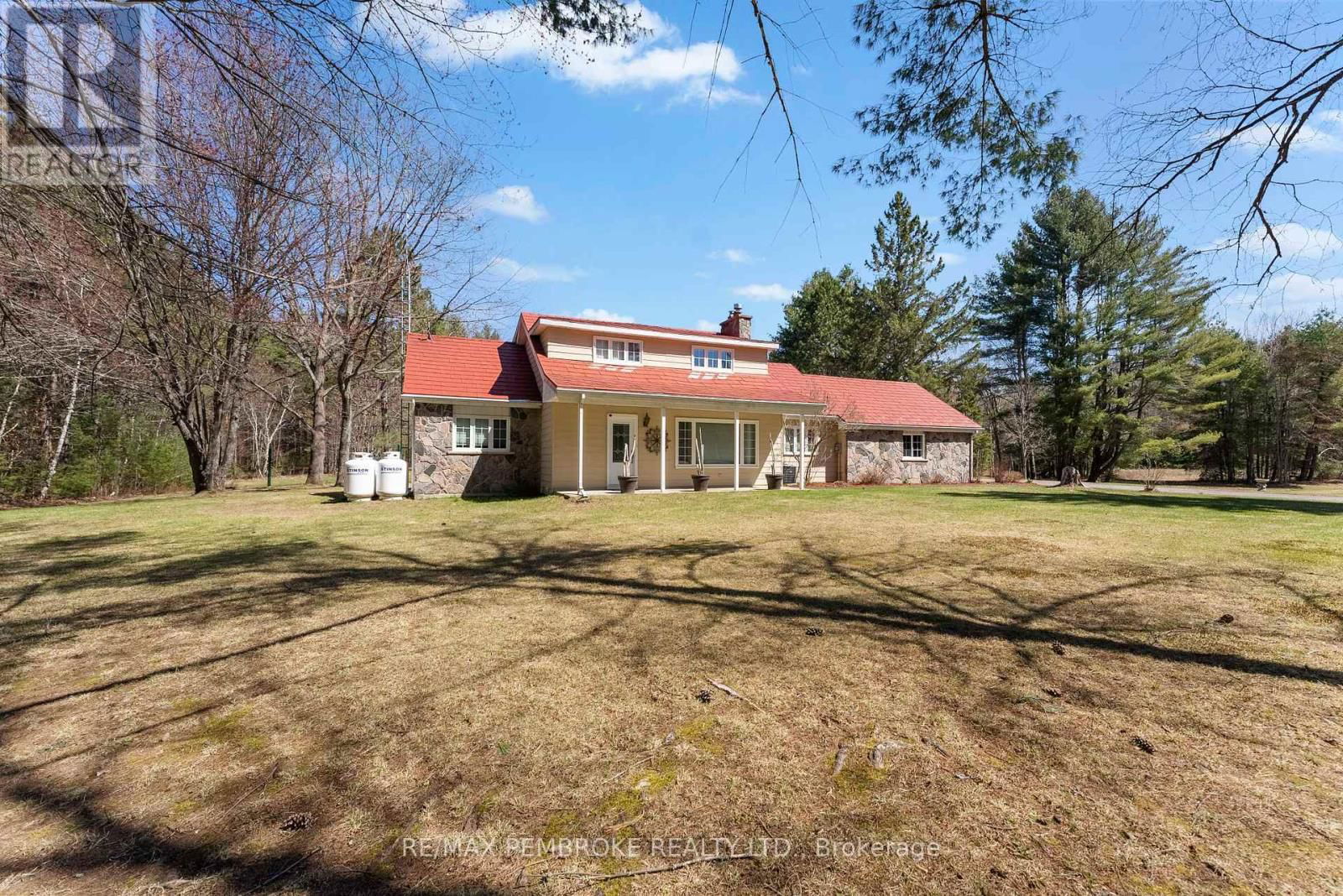 686 AIRPORT ROAD Image 2
