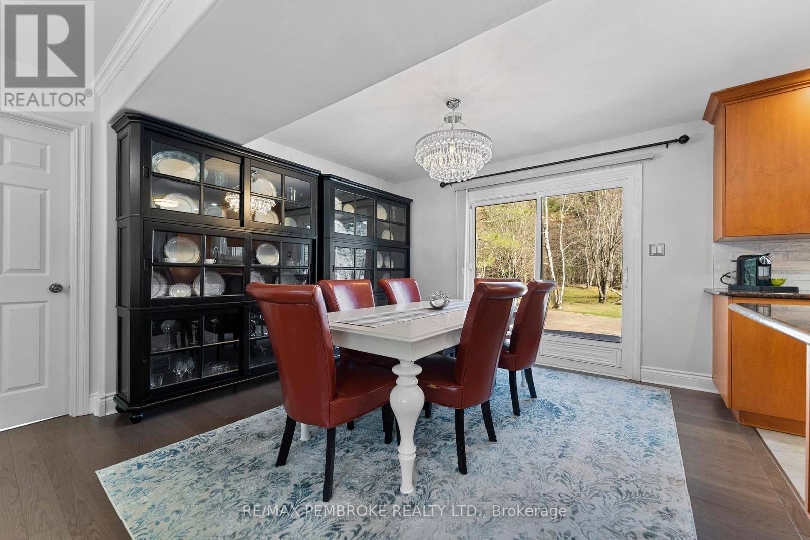 686 AIRPORT ROAD Image 23