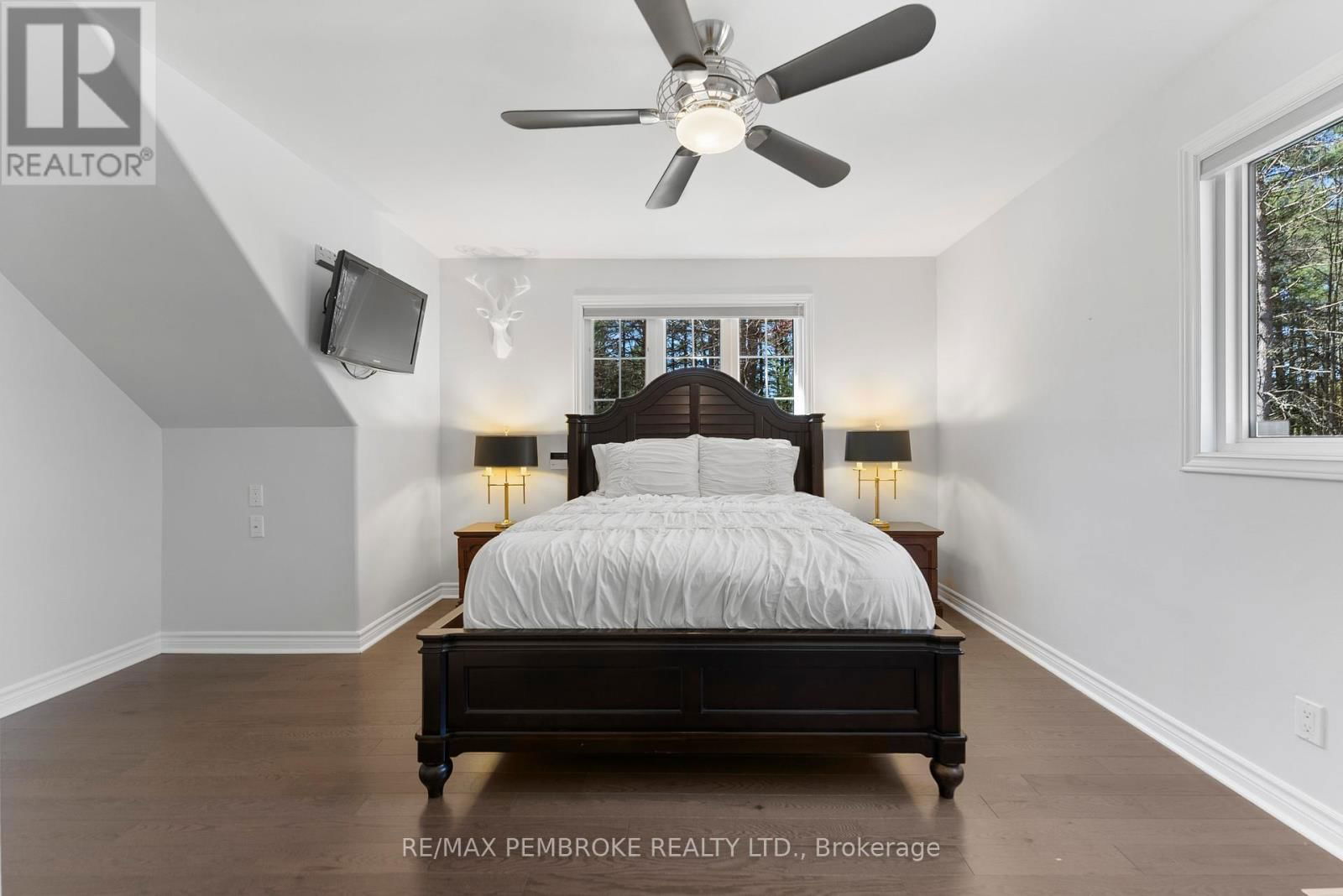 686 AIRPORT ROAD Image 25