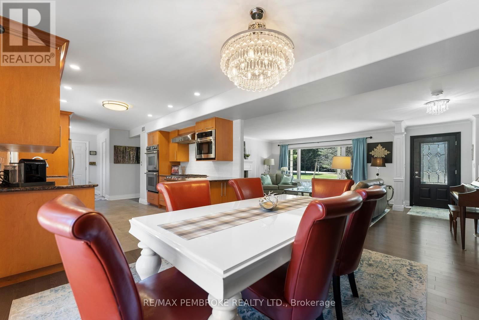 686 AIRPORT ROAD Image 28