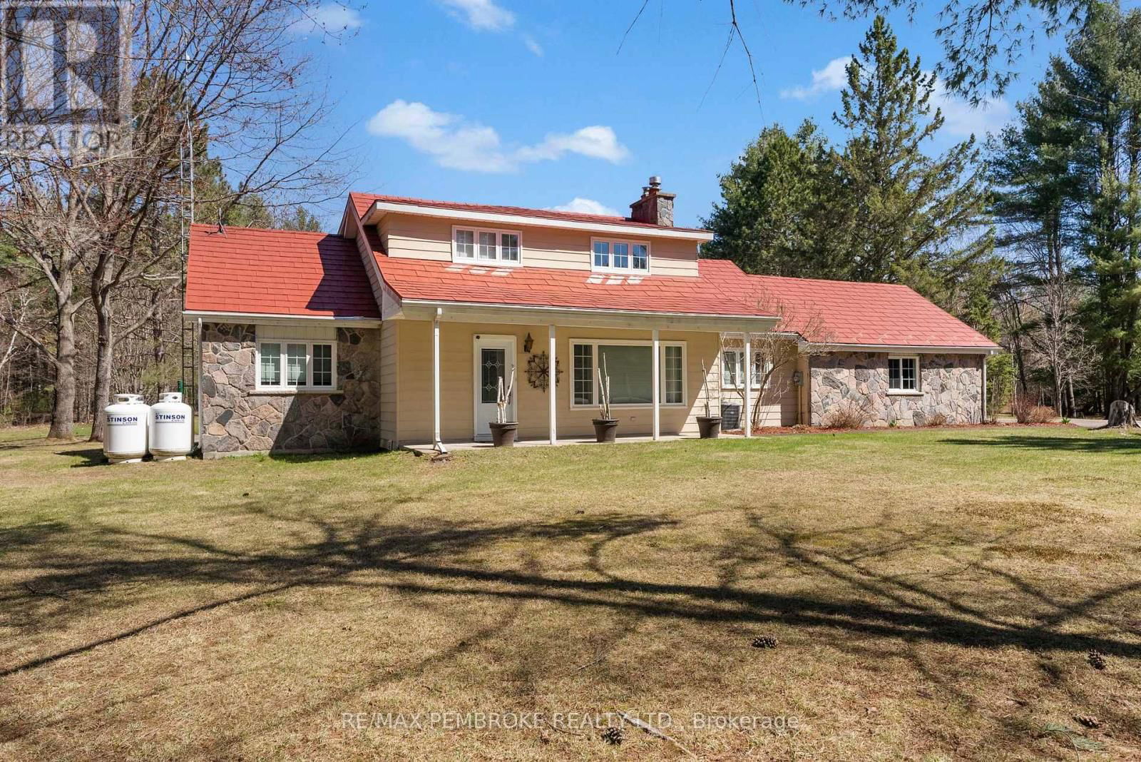 686 AIRPORT ROAD Image 3