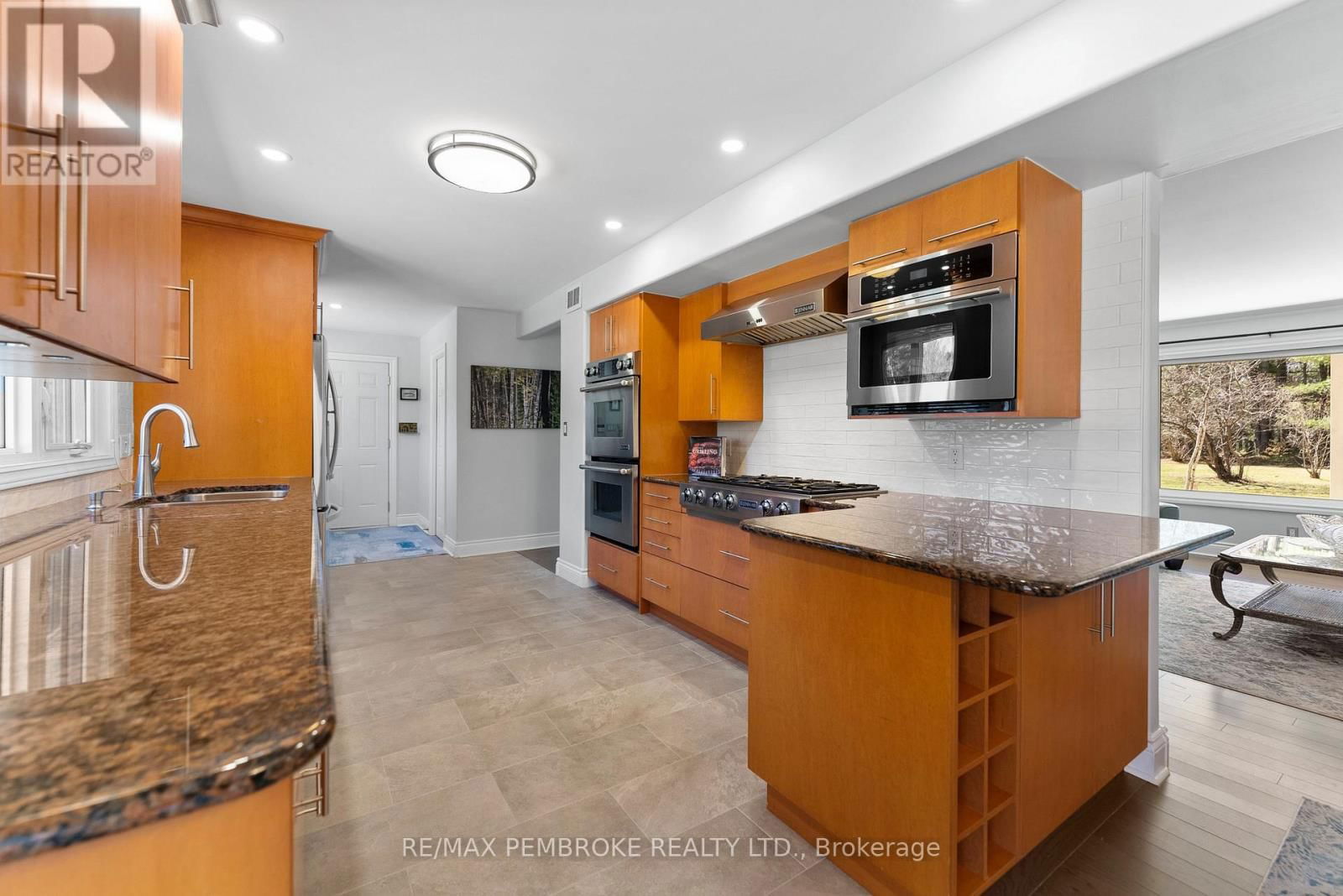 686 AIRPORT ROAD Image 31