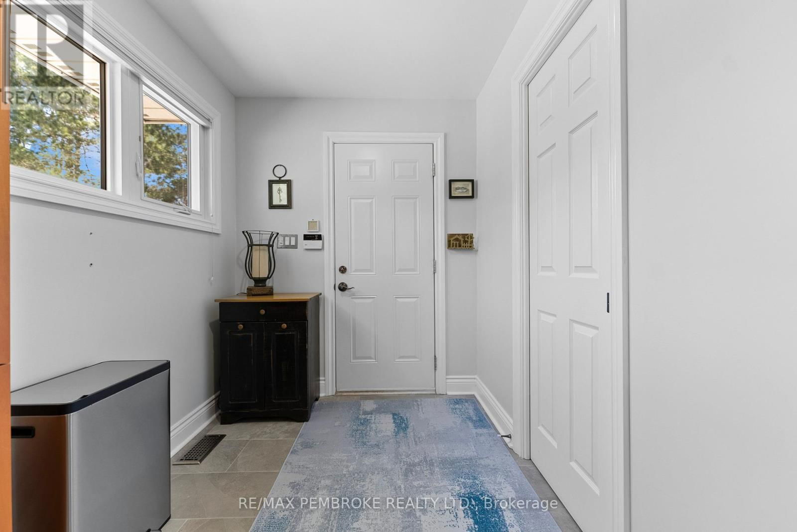686 AIRPORT ROAD Image 33