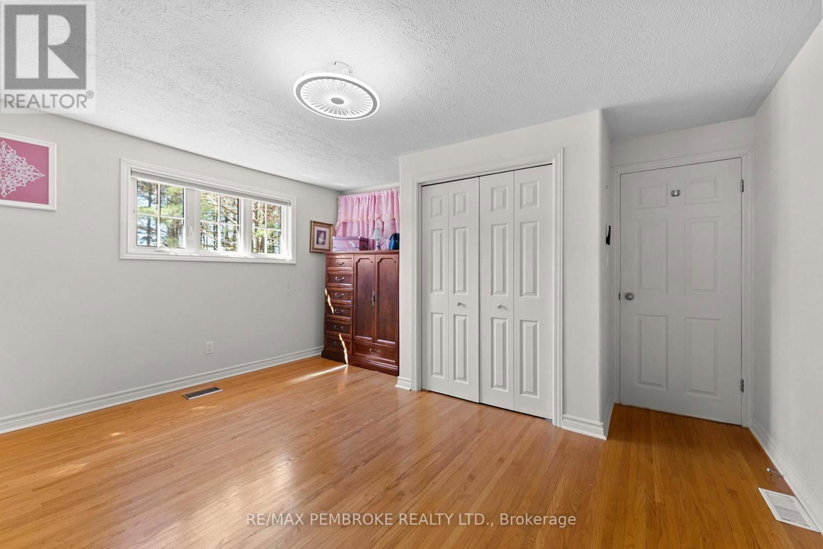 686 AIRPORT ROAD Image 37