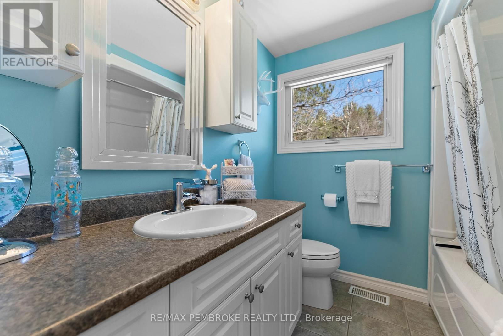 686 AIRPORT ROAD Image 39