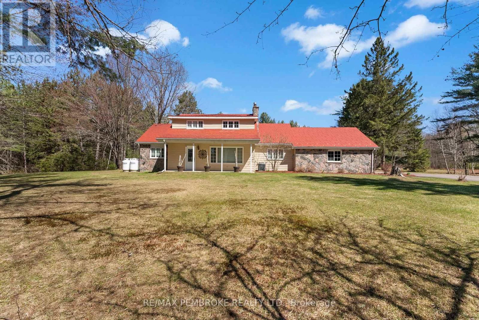 686 AIRPORT ROAD Image 4