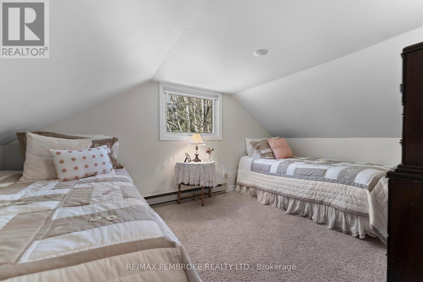 686 AIRPORT ROAD Image 40
