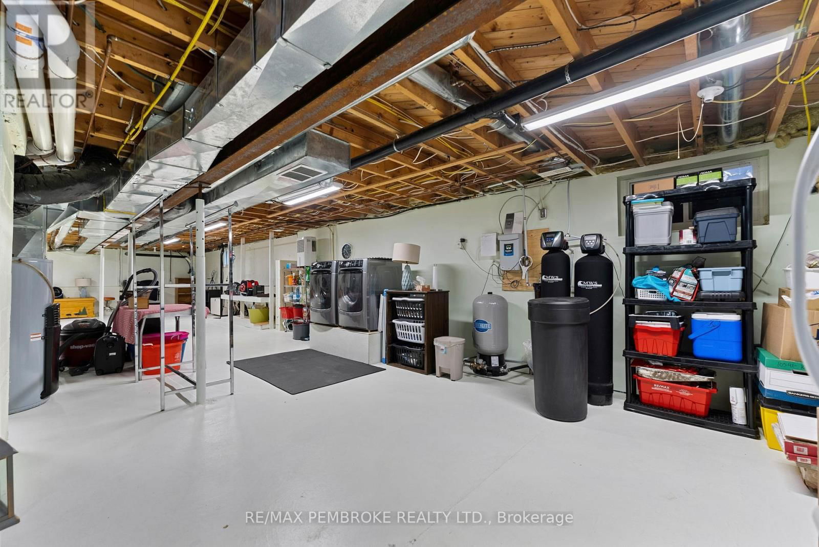 686 AIRPORT ROAD Image 41
