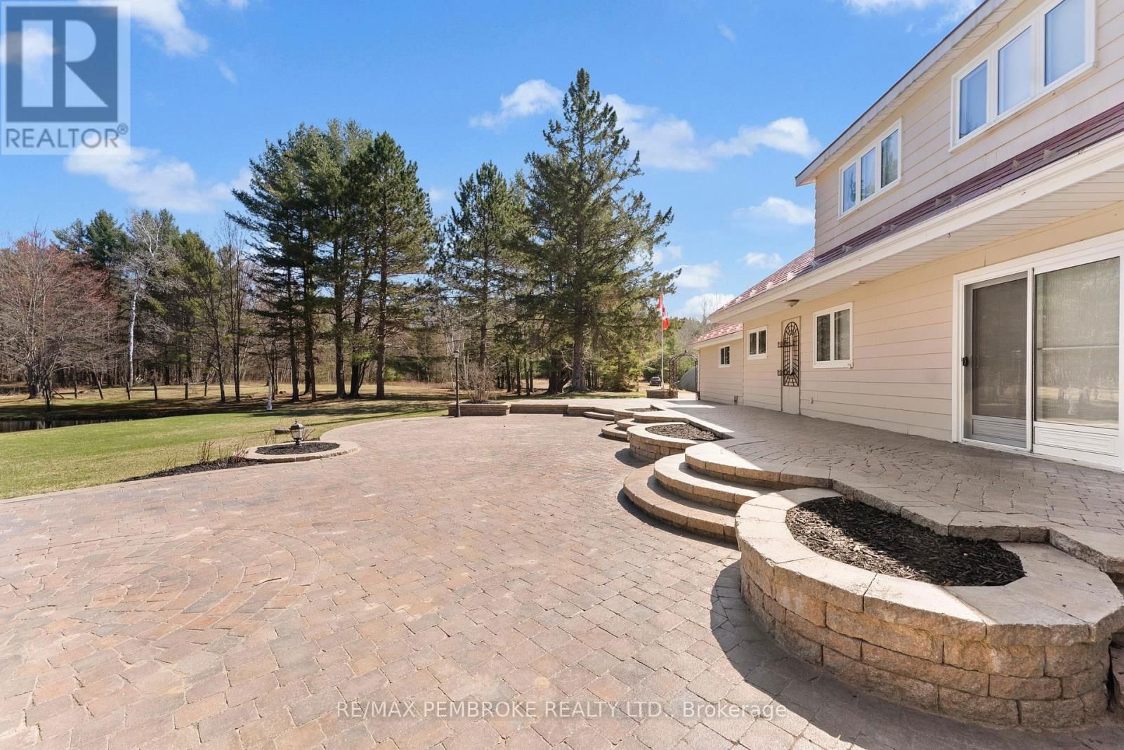 686 AIRPORT ROAD Image 42