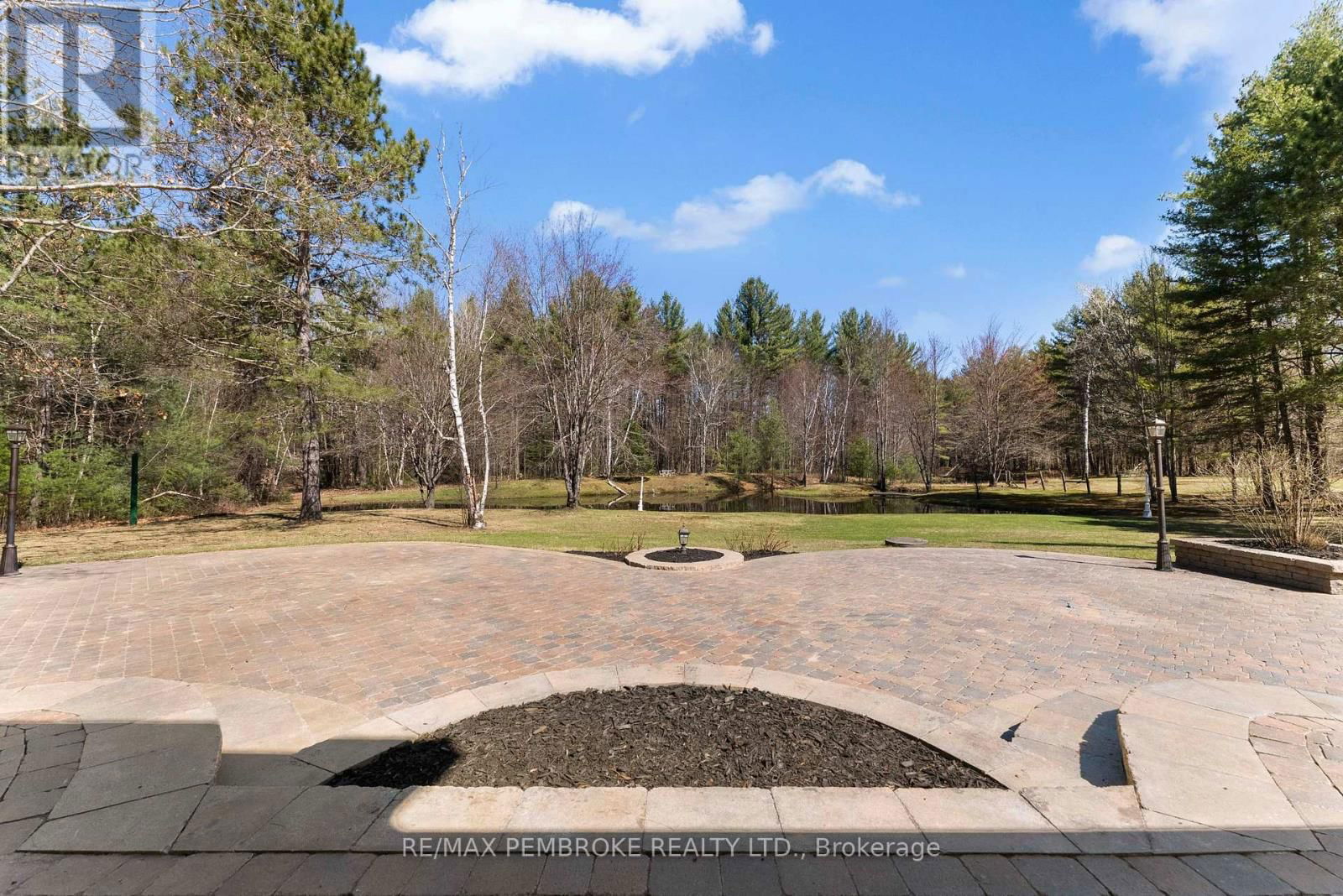 686 AIRPORT ROAD Image 44