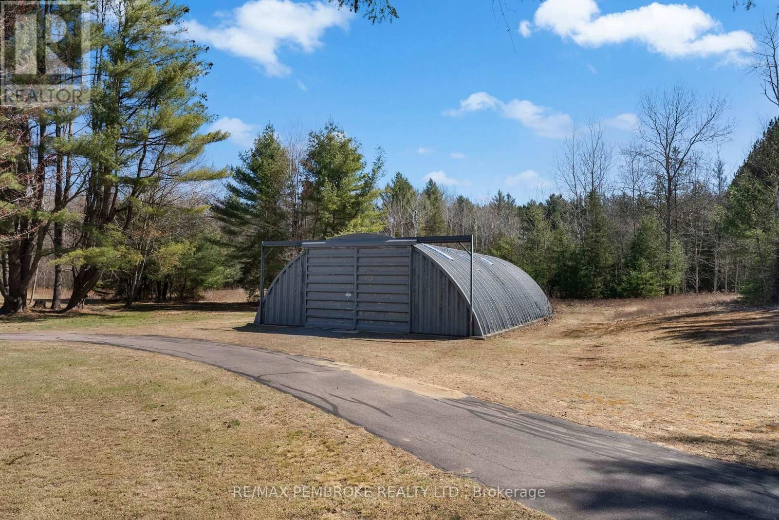 686 AIRPORT ROAD Image 46