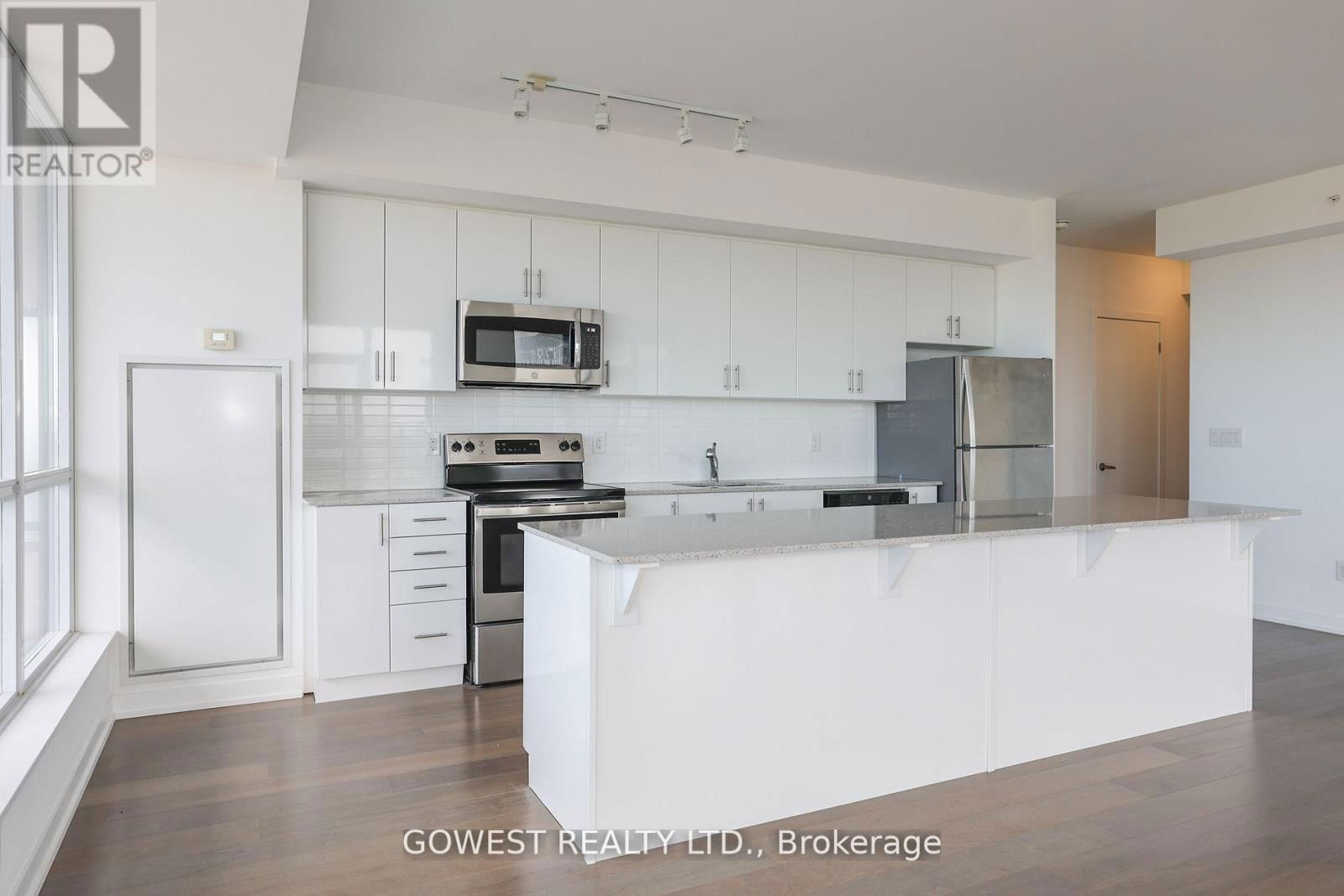 705 - 550 NORTH SERVICE ROAD Image 3