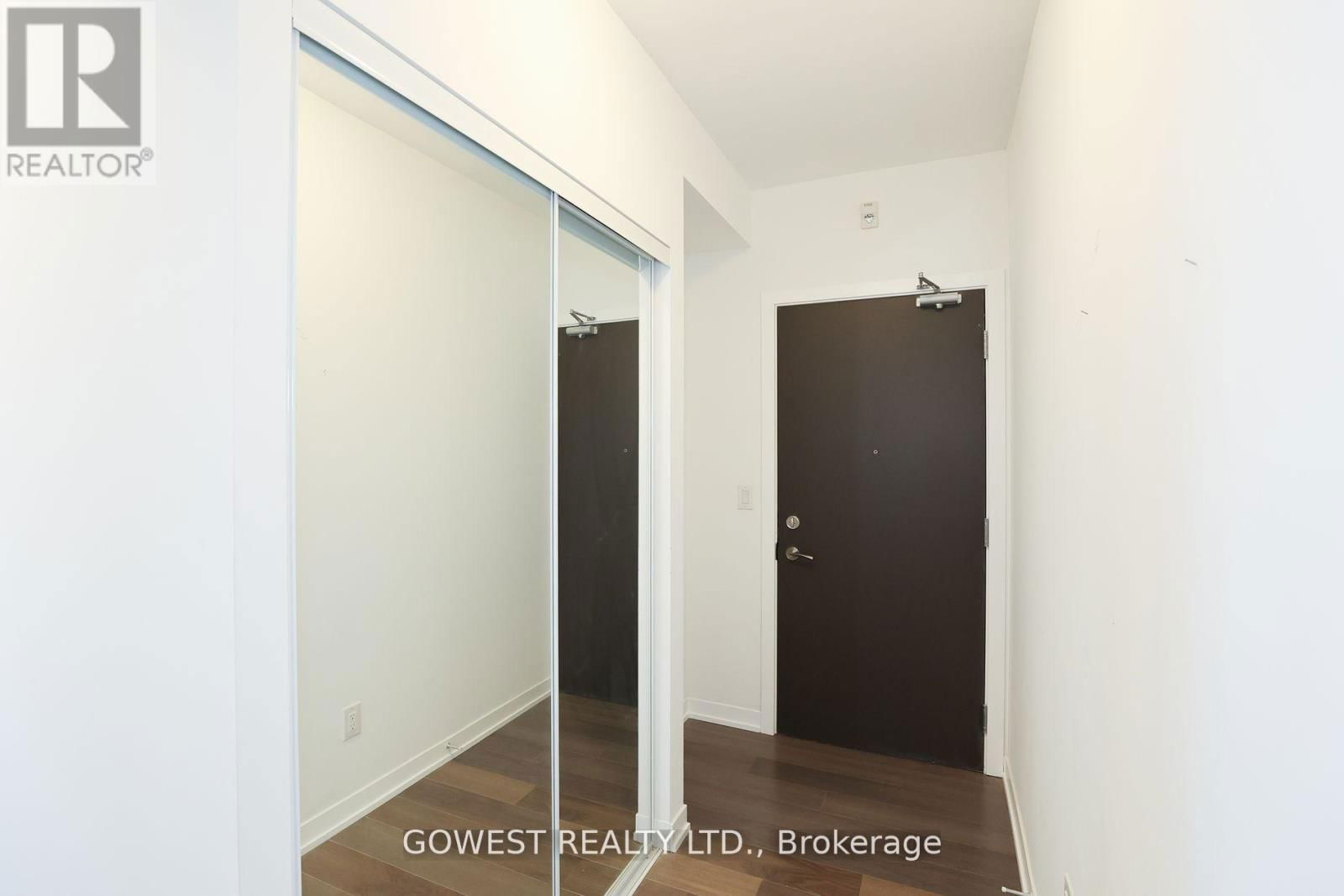 705 - 550 NORTH SERVICE ROAD Image 30