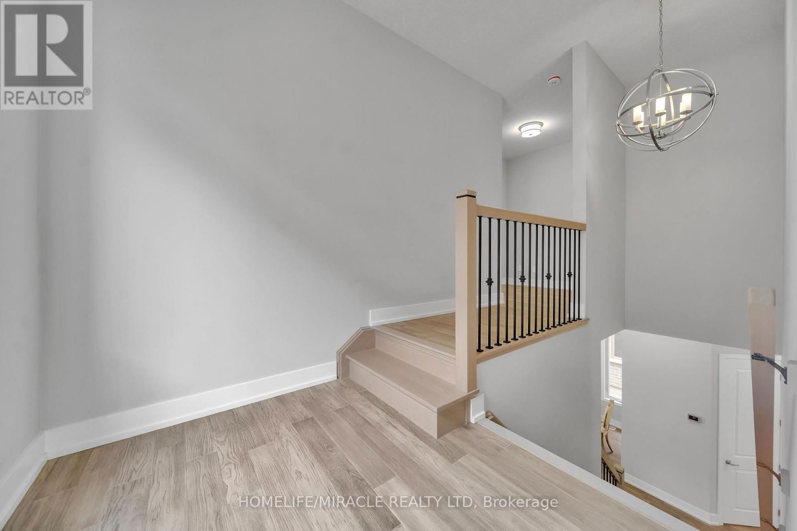 36 HOLLYBROOK TRAIL Image 17
